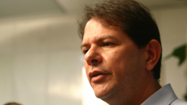 Deputados registram BO contra Cid Gomes por polêmica com PMs