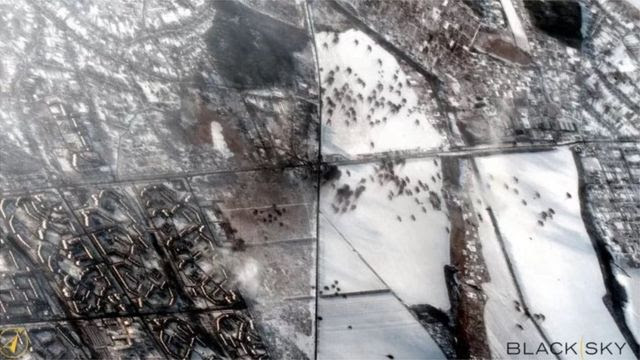 Một hình ảnh vệ tinh cho thấy hậu quả của các cuộc pháo kích ở ngoại ô phía đông bắc Kharkiv, Ukraine ngày 26 tháng 2 năm 2022