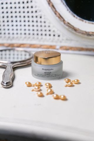 La nueva Advanced Ceramide Lift  Firm Día en Textura Crema Clsicanbspcontiene SPF 15. Recuerda que los rayos solares son...