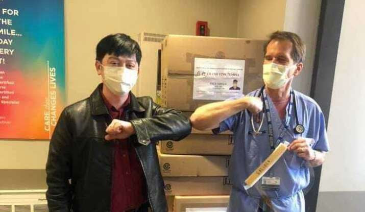 Dinh Tran Tuan with Dr. Gerry Gacioch at Rochester General Hospital, New York. From voanews.com