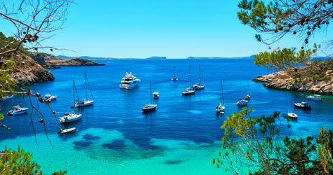 Islas como Ibiza (foto) buscan al turista peninsular.