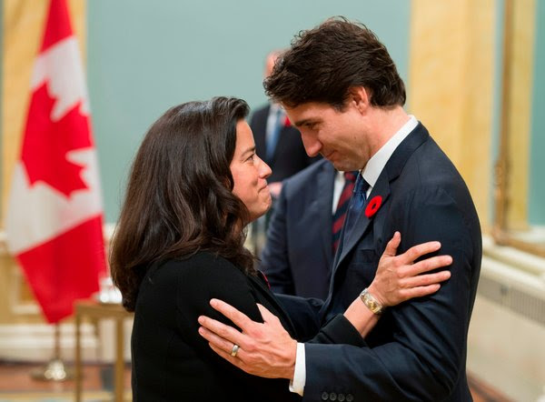 Justin Trudeau, primer ministro de Canadá, y Jody Wilson-Raybould, exfiscala general del país, en una imagen de 2015
