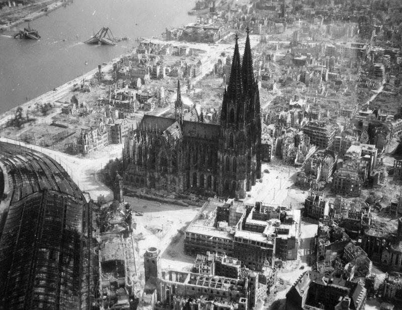 cologne-cathedral-world-war-2-black-and-white