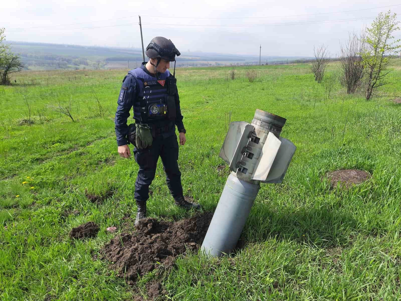 Russian missile in the Ukrainian field  (C) The State Emergency Service of Ukraine