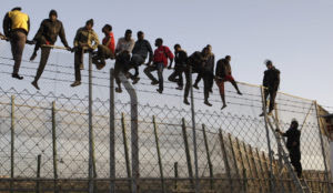 Spain: Hundreds of illegal Muslim migrants try to storm the enclave of Melilla