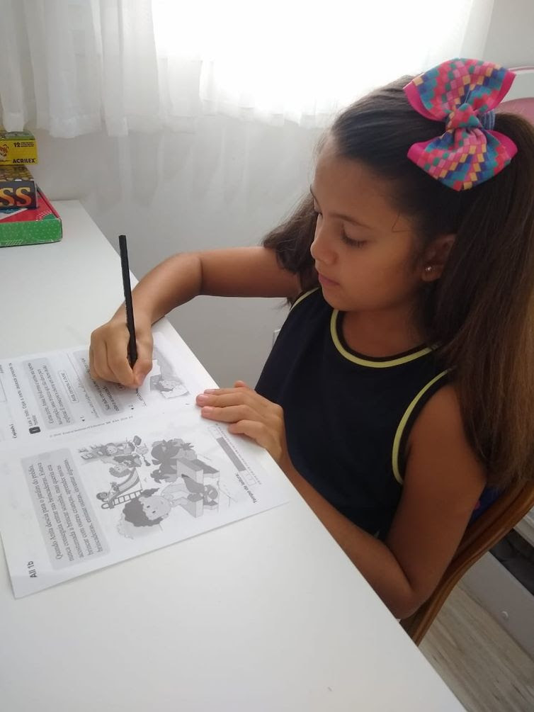 Acervo pessoal A Isabela estuda em uma escola e está no 4º ano do Ensino Fundamental.