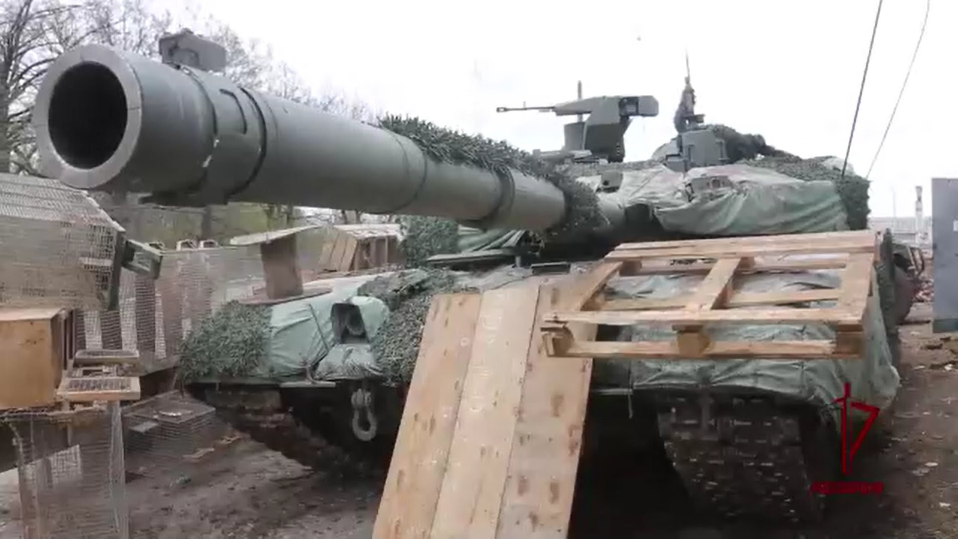 Hình ảnh xe tăng T-90M ở Ukraine hôm 25/4. Ảnh: Vệ binh Quốc gia Nga.
