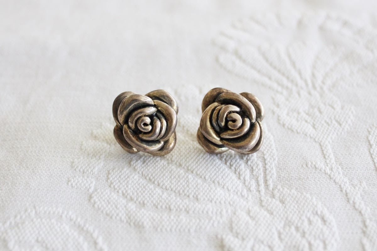 STERLING SILVER VINTAGE FLOWER STUD EARRINGS