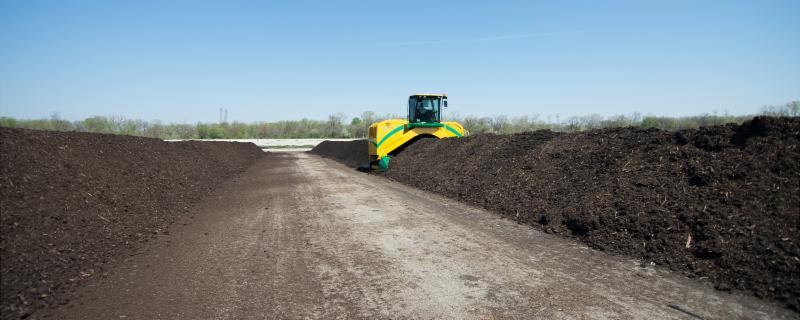 compost windrow turner