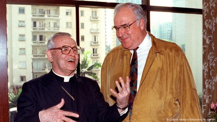 Dom Paulo Evaristo Arns e chanceler federal alemão Helmut Kohl em 27/101991 Dom Paulo Evaristo Arns e chanceler federal alemão Helmut Kohl em 27/101991