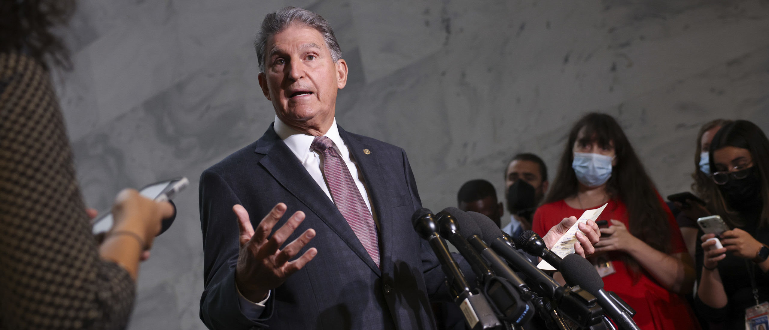 Manchin Reportedly Told The White House He Supports A Billionaire Tax