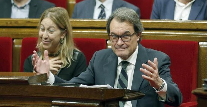 El presidente de la Generalitat en funciones, Artur Mas, y la vicepresidenta Neus Muntè, en el Parlament. / EFE