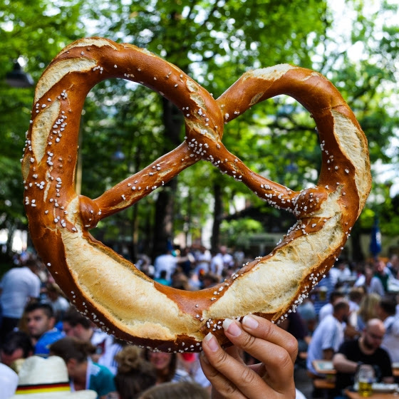 Brezel y 'biergarten'. /@alinagenesio
