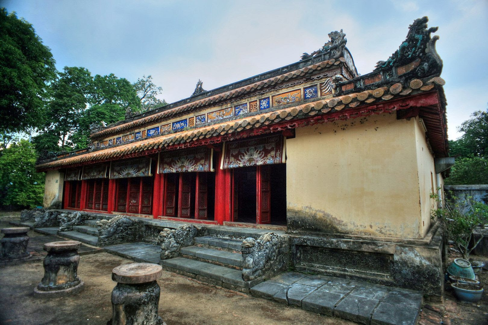 http://i1150.photobucket.com/albums/o617/redsvn/2016/06/Redsvn-Lang-Gia-Long-01.jpg