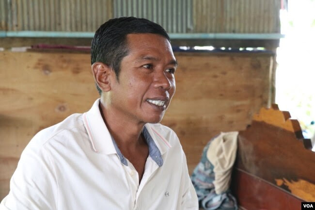 Rom Saron, 49, a former commune councilor of disbanded Cambodia National Rescue Party in Battambang province’s Banon district’s Cheng Meanchey commune, December 12, 2021. (Sun Narin/VOA Khmer)