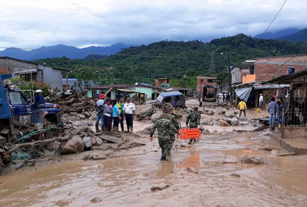 El presidente Juan Manuel Santos se traslada a Mocoa para supervisar las labores de rescate y asistencia (EFE)