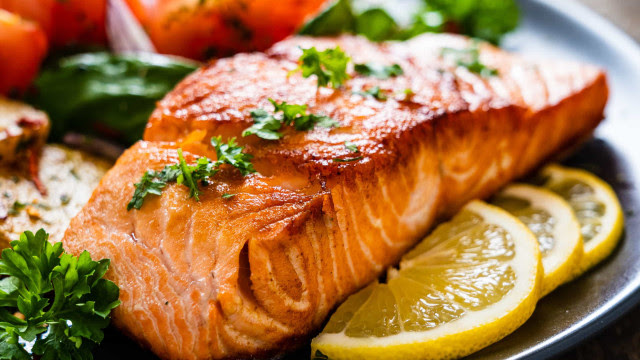 Três benefícios do salmão que o tornam um alimento 'mágico'