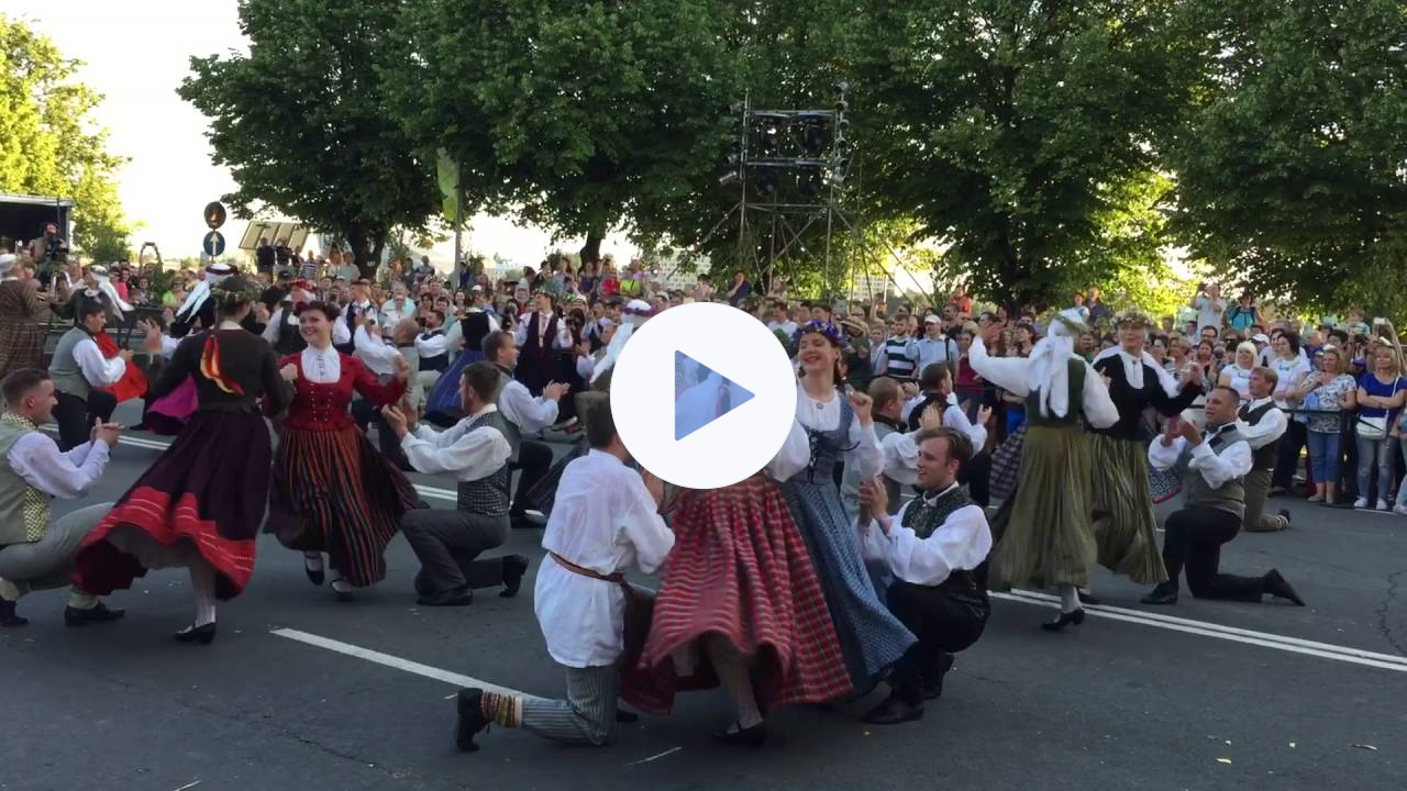 Latvian traditional dance in Riga 23/06/2016