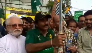 Pakistan former cricketer threatens India: “If I can hit a six with a bat, can’t I kill a man with a sword?”
