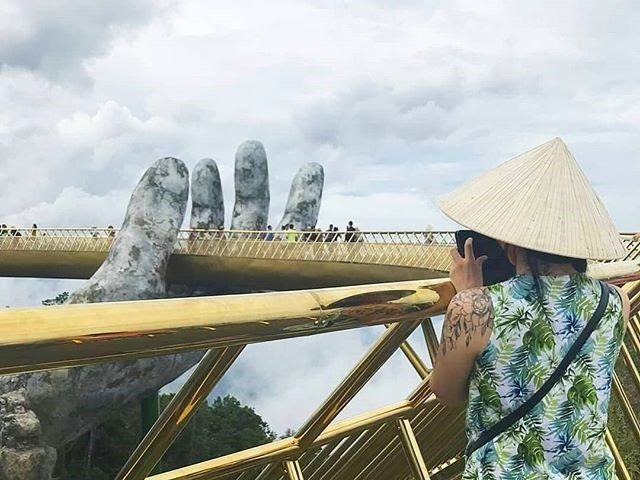 Ngắm tiên cảnh từ cây cầu vàng được nâng đỡ bởi đôi bàn tay khổng lồ siêu ấn tượng ở Đà Nẵng - Ảnh 10. Ngắm tiên cảnh từ cây cầu vàng được nâng đỡ bởi đôi bàn tay khổng lồ siêu ấn tượng ở Đà Nẵng - Ảnh 10.