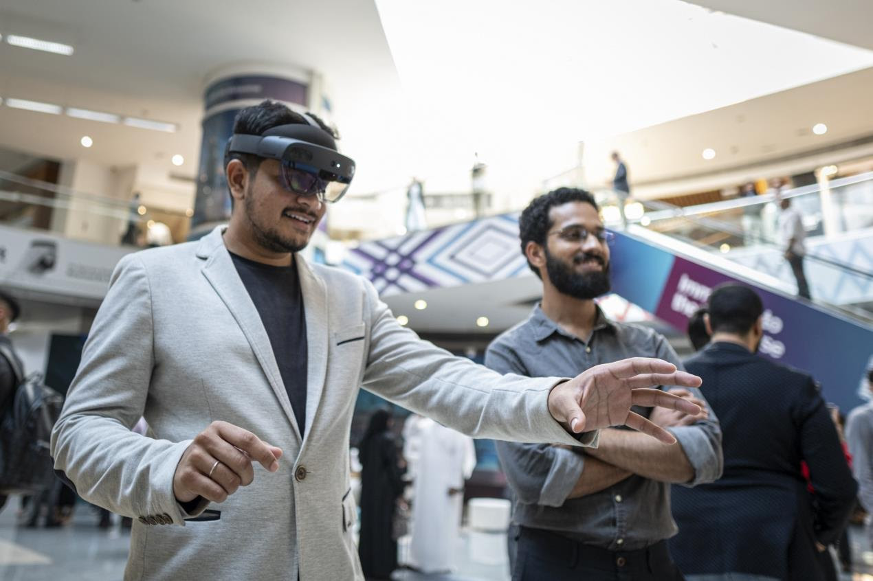 Microsoft Debuts HoloLens 2 at the Dubai Metaverse Assembly (3)
