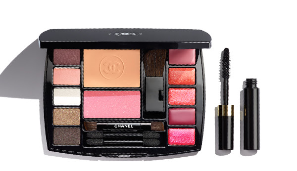 TRAVEL MAKEUP PALETTE An adventure-ready makeup palette packed with the essentials for the woman on the go.