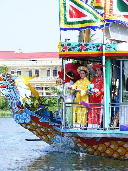 File:Festival Huế.jpg