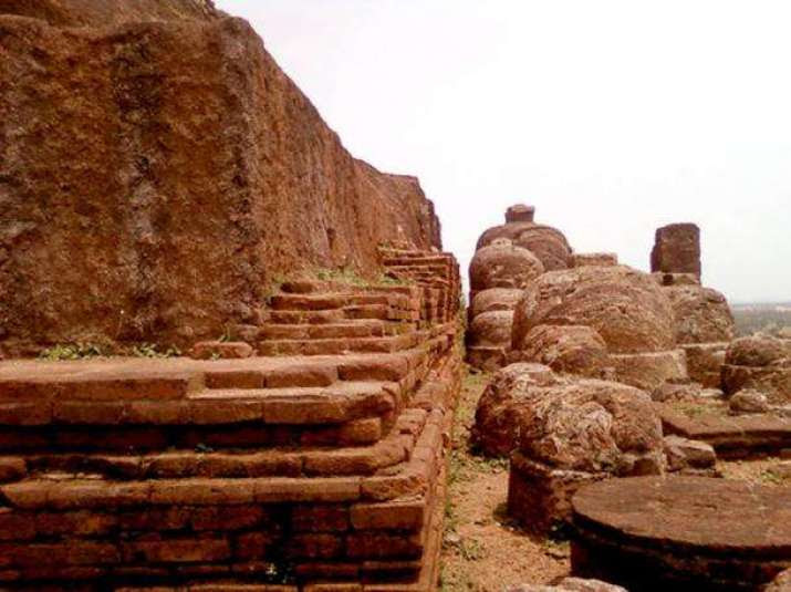 Rock-cut stupas at Bojjannakonda. From ancient-origins.net