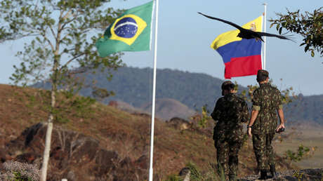 Soldados del ejército brasileño se ven en la frontera con Venezuela, en Pacaraima, Brasil, 25 de febrero de 2019.