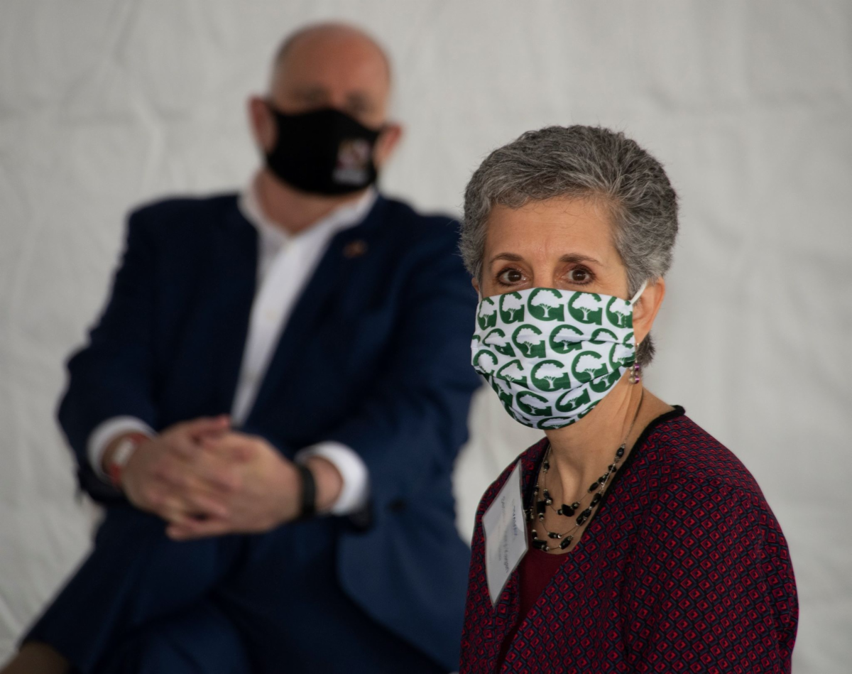 Proud to wear my Gaithersburg mask as Gov. Hogan & I toured the labs at Novavax.