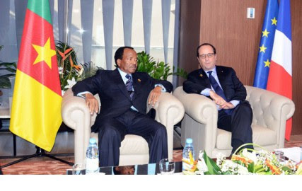 les présidents Paul BIYA (Cameroun) et François HOLLANDE (France)