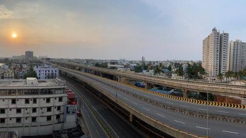  A view of the deserted Bengaluru-Pune Highway at Jalahalli Cross, during the weekend lockdown in Bengaluru on April 25, 2021. 