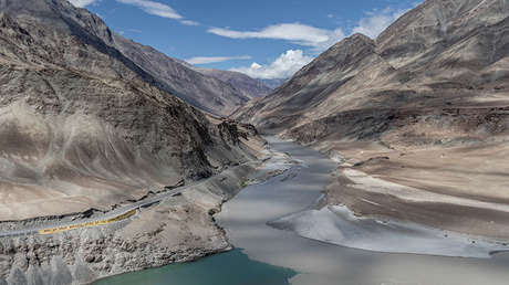 Confluencia de los ríos Indo y Zanskar, Ladakh, Jammu y Cachemira (India).