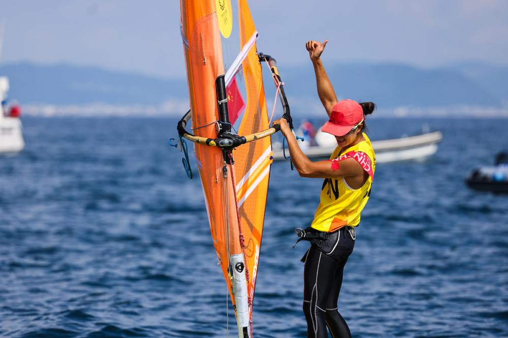 tokyo-2020-windsurfing-golds-yu-chn-and-badloe-ned