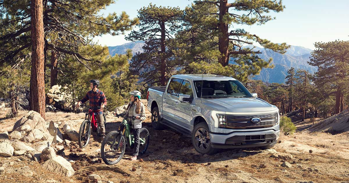 The F‑150 Lightning™ truck is unloaded for a day biking in the mountains.