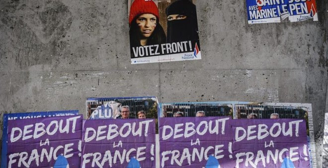 Vista general de los carteles de campaña del partido ultraderechista Frente Nacional (FN) en París, Francia. EFE/Christophe Petit Tesson
