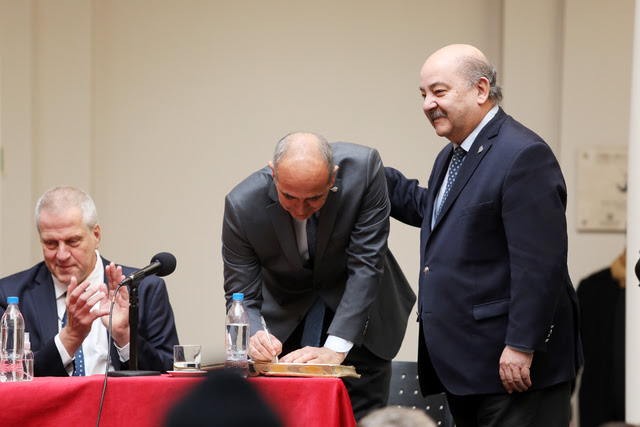 Martín López Armengol asumió la presidencia de la UNLP Martín López Armengol asumió la presidencia de la UNLP