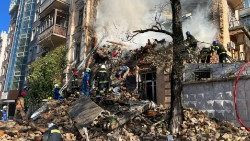 Un'immagine dei bombardamenti a Kiev (ANSA)