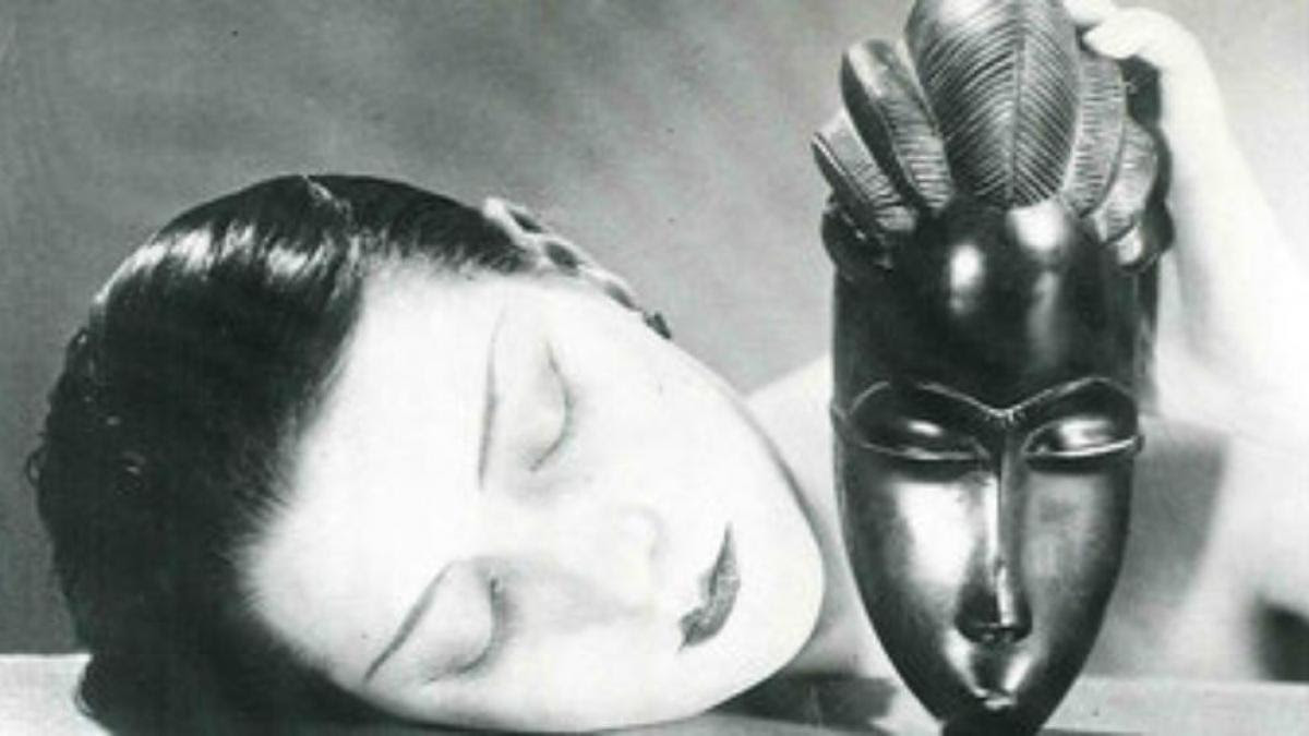 Negro y blanco (1926), con el rostro de Kiki y una máscara ...