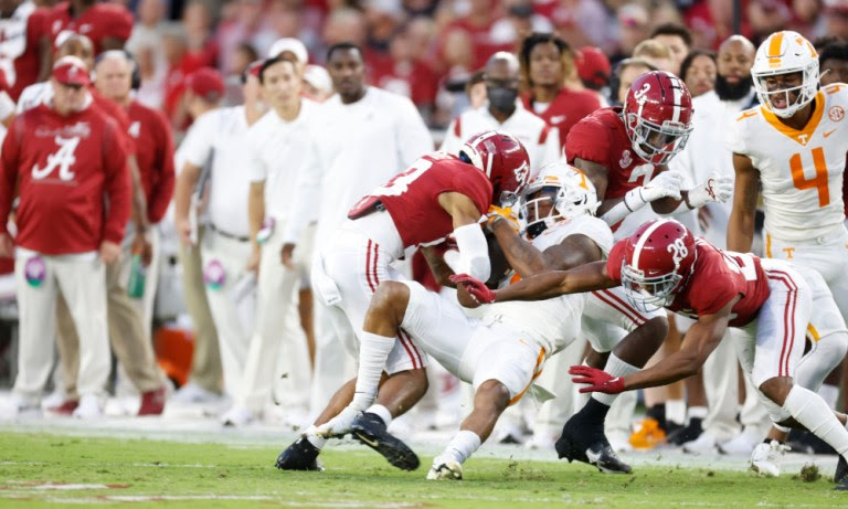 Alabama's secondary tackles a Tennessee receiver