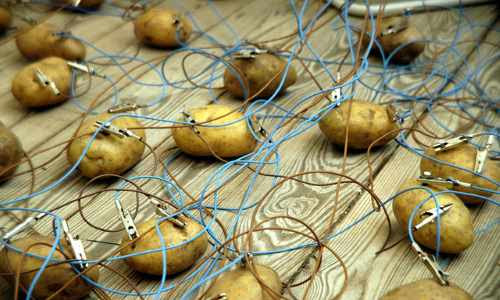 A Potato Battery Can Light up a Room for Over a Month DIY (System That Can Be Used to Provide Rooms With LED-Powered Lighting for as Long as 40 days) +Video