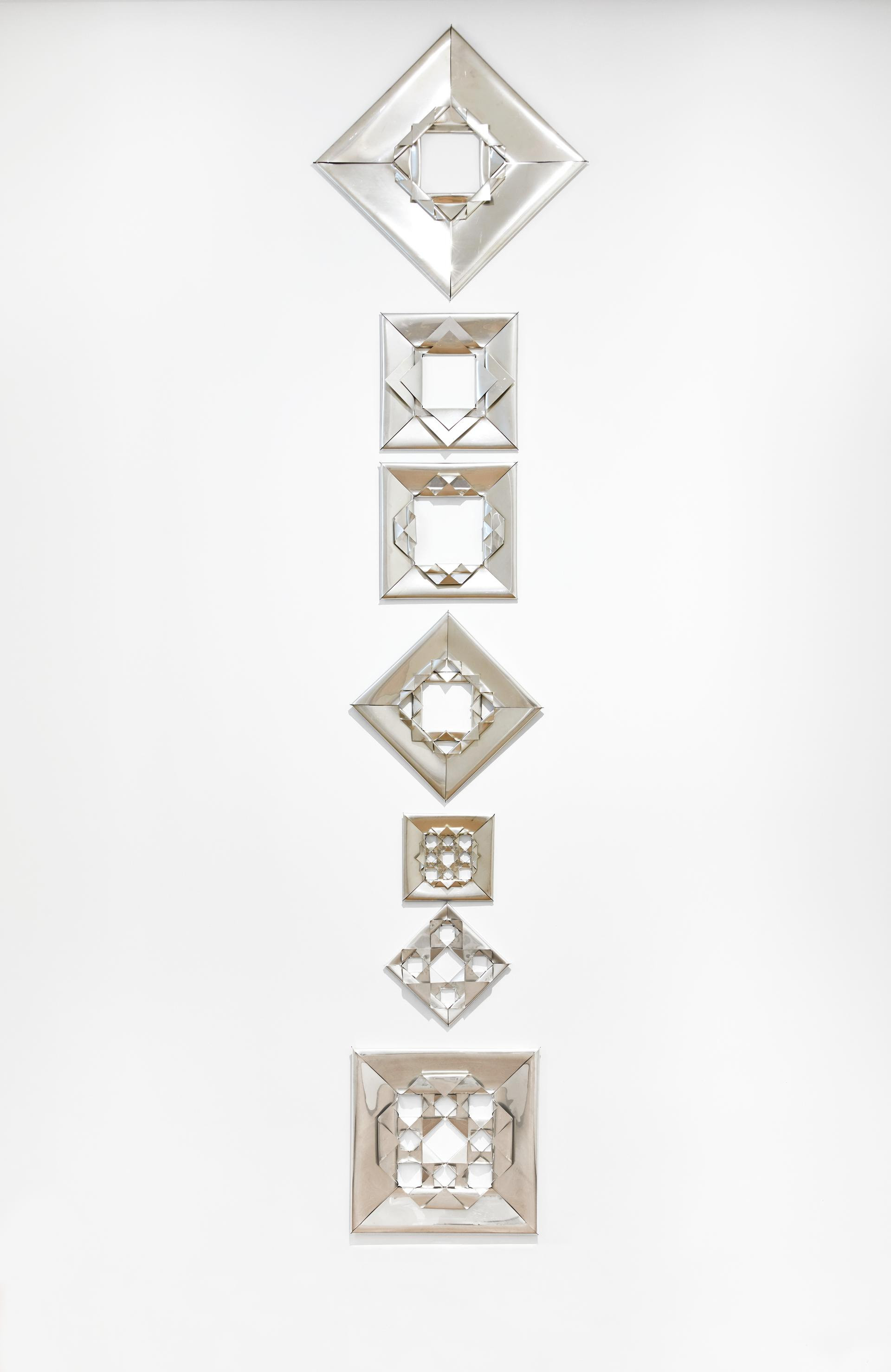 Pietro Consagra, Ferro trasparente turchese II, 1966, ferro dipinto, lastre tagliate, curvate, saldate e dipinte, 60.7 x 44.7 x 9 cm. Collezione privata, Lugano. Foto: Claudio Abate Pietro Consagra, Ferro trasparente turchese II, 1966, ferro dipinto, lastre tagliate, curvate, saldate e dipinte, 60.7 x 44.7 x 9 cm. Collezione privata, Lugano. Foto: Claudio Abate