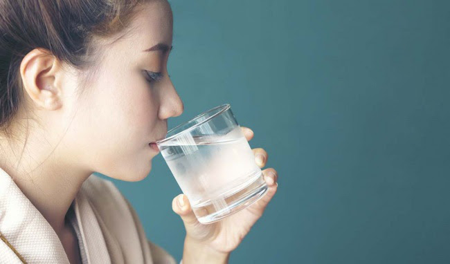 4 tín hiệu bất thường sau khi uống nước, chứng tỏ bạn đang bệnh nặng - Ảnh 1.