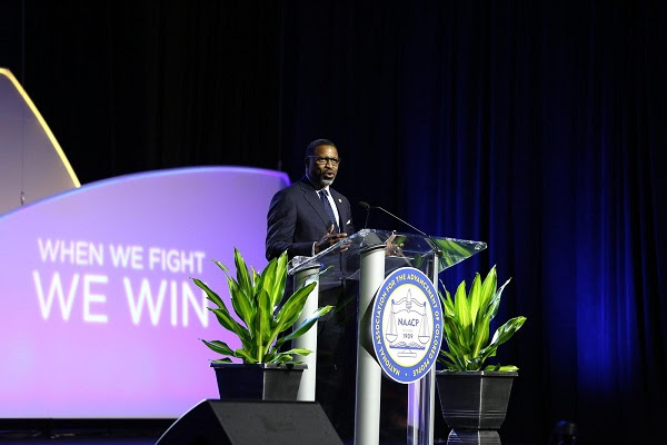 Ten 2020 presidential candidates, including Republican Bill Weld, spoke at the NAACP Annual Convention in Detroit.