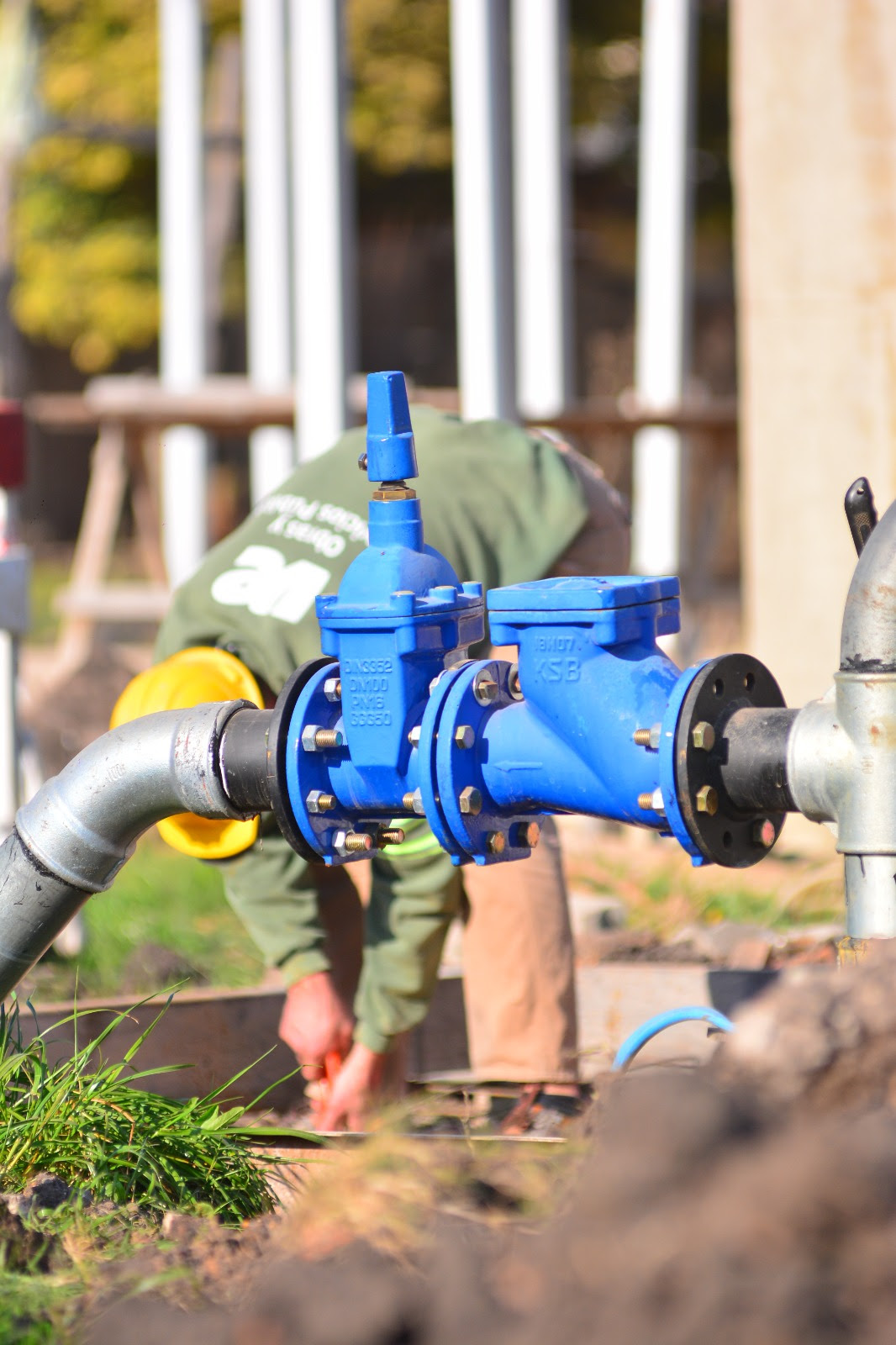 Se trabaja en la limpieza del nuevo pozo de agua de la ciudad