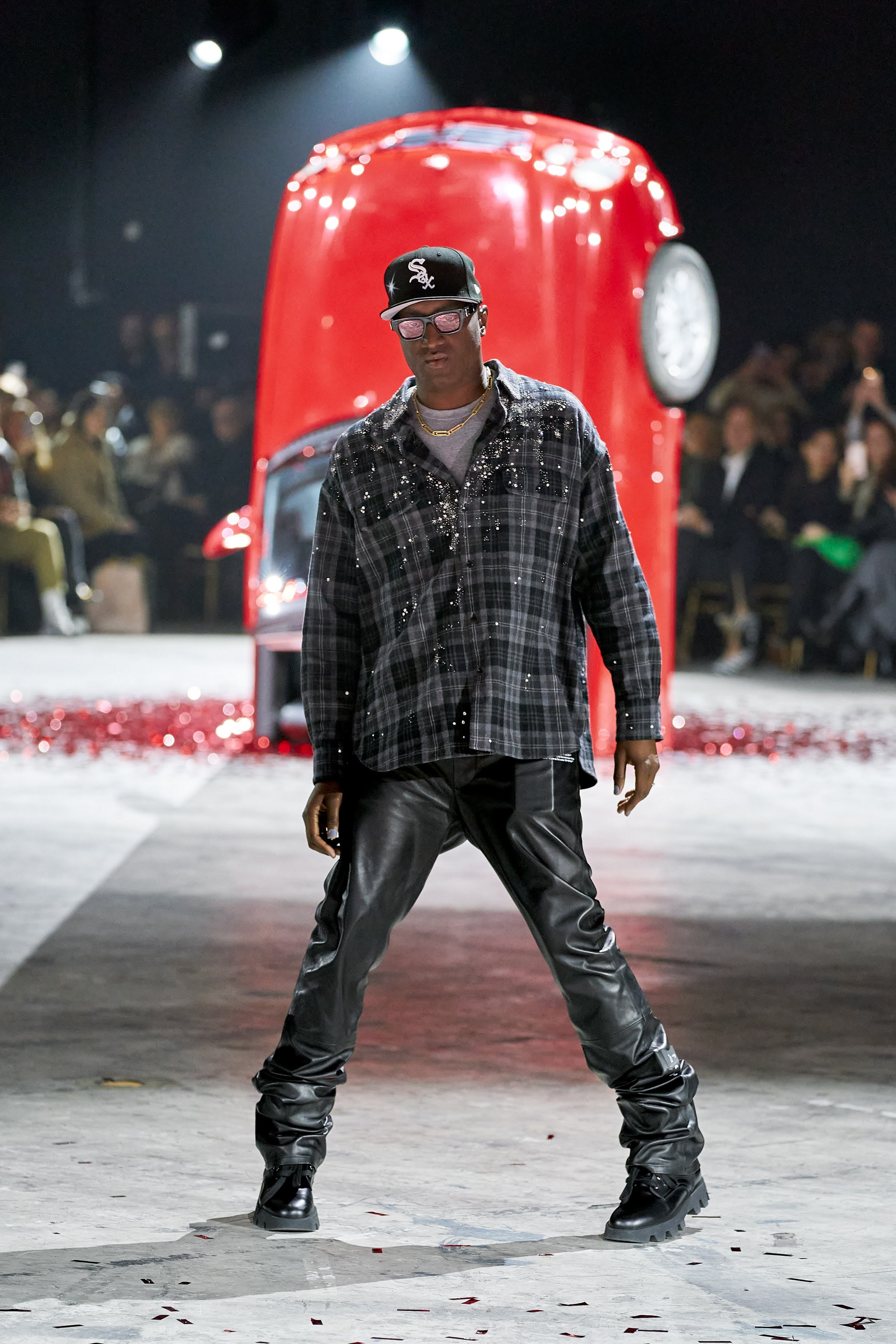 Virgil Abloh en su desfile OffWhite de otoño 2020