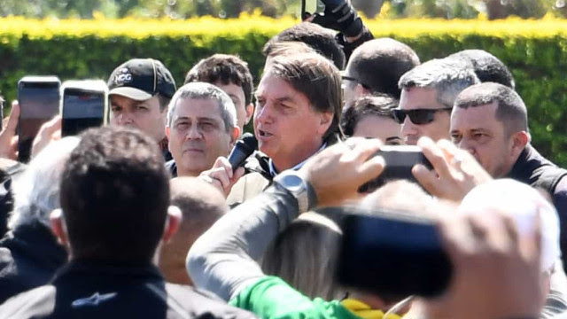 Bolsonaro diz ao STF não ter sido irresponsável ao promover aglomerações