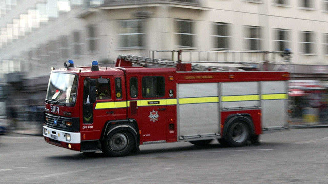 Quatro crianças morrem em incêndio dentro de casa no sul de Londres