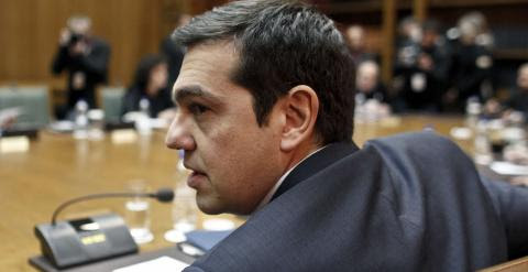El primer ministro griego, Alexis Tsipras, en la reunión de su Gobierno en el edificio del Parlamento heleno. REUTERS/Kostas Tsironis