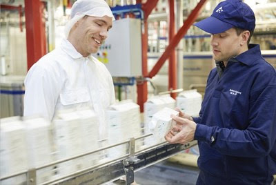 Tetra Pak utiliza novas ferramentas digitais que permitem que suas máquinas conectadas à nuvem prevejam com exatidão quando o equipamento precisa de manutenção. Tetra Pak utiliza novas ferramentas digitais que permitem que suas máquinas conectadas à nuvem prevejam com exatidão quando o equipamento precisa de manutenção.